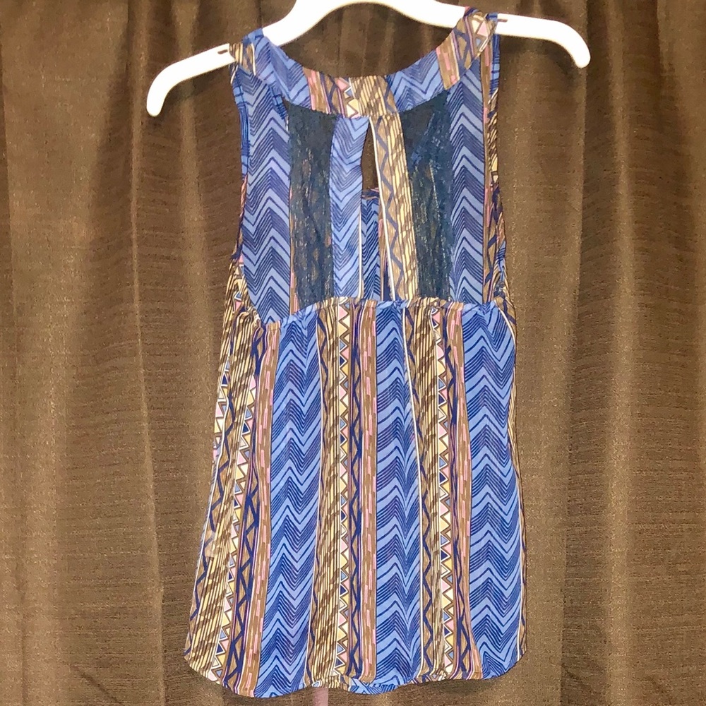 Beautiful Blouse - Picture 3 of 4